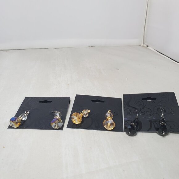 Inter-American set features three pairs of elegant dangle earrings - Picture 7 of 14